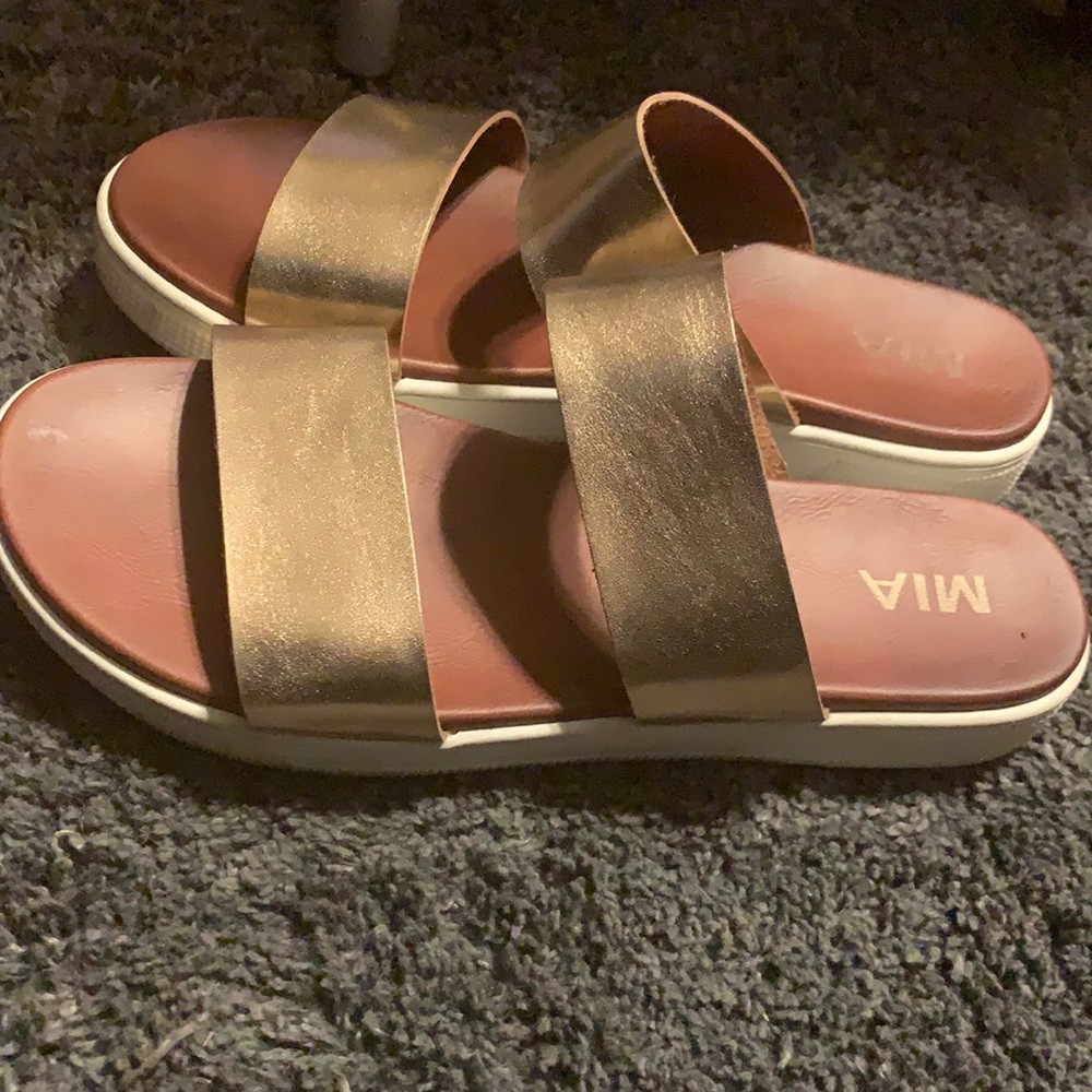 Super comfortable platform sandal